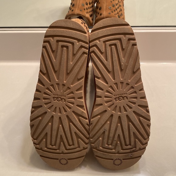 Ugg Elliott studded boots size 8 - Picture 5 of 12
